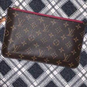 LOUIS VUITTON NEVERFULL MM ZIPPERED CLUTCH